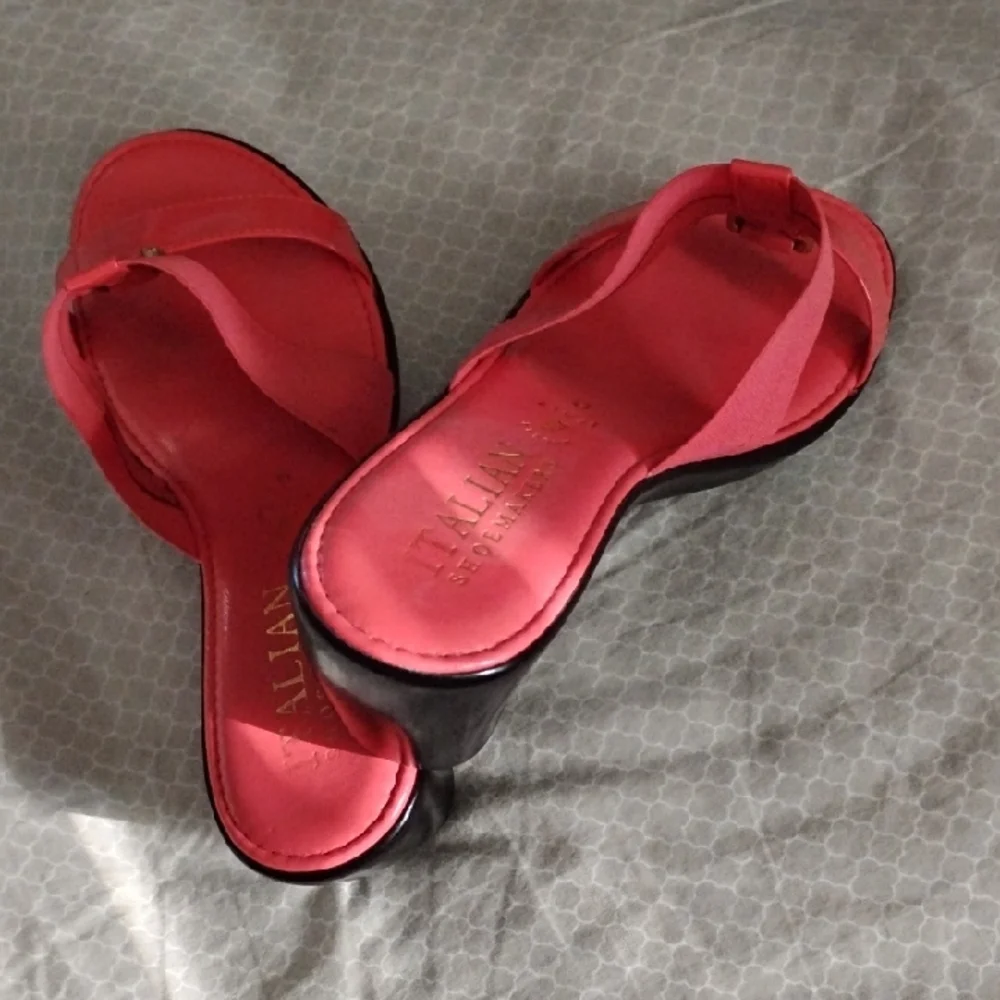 Women's Coral Sandals - Picture 2 of 7